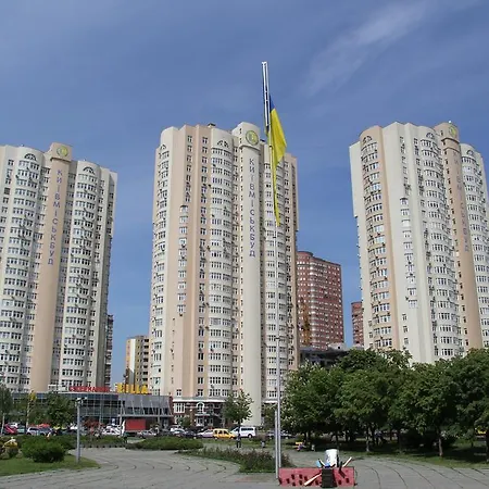 Solo Apartment Драгоманова Киев Экстерьер фото